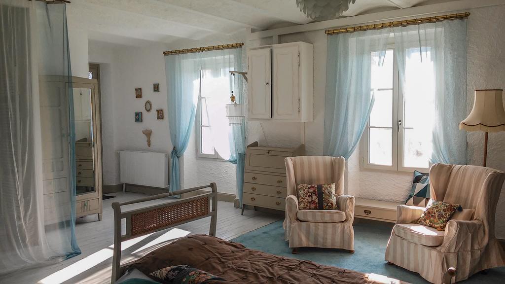 Guest house Domaine De La Jordanne - *